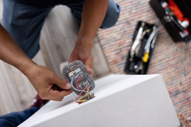 How to Spot Wiring Issues That Need Immediate Electrical Repairs