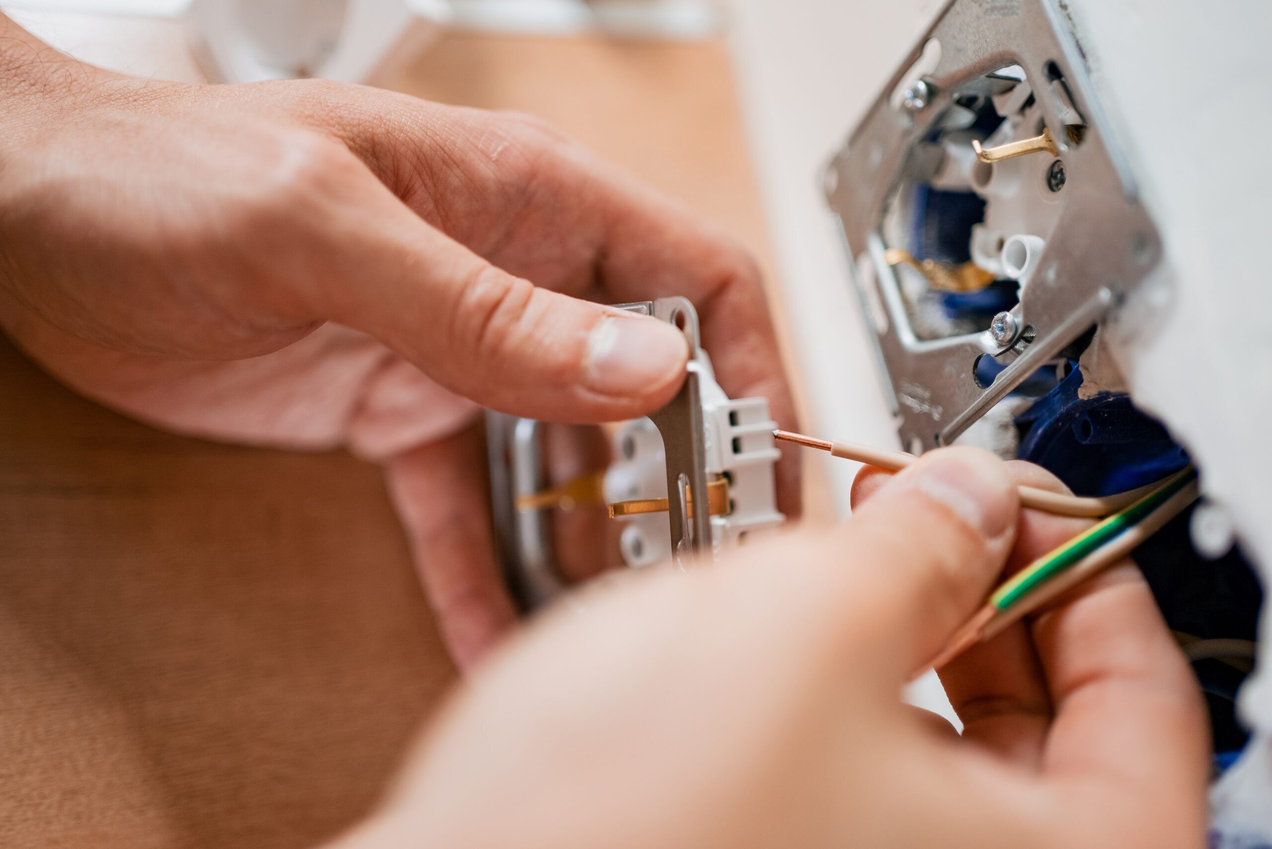 Electrical Repairs Warning Signs, Costs & When to Call a Licensed Pro