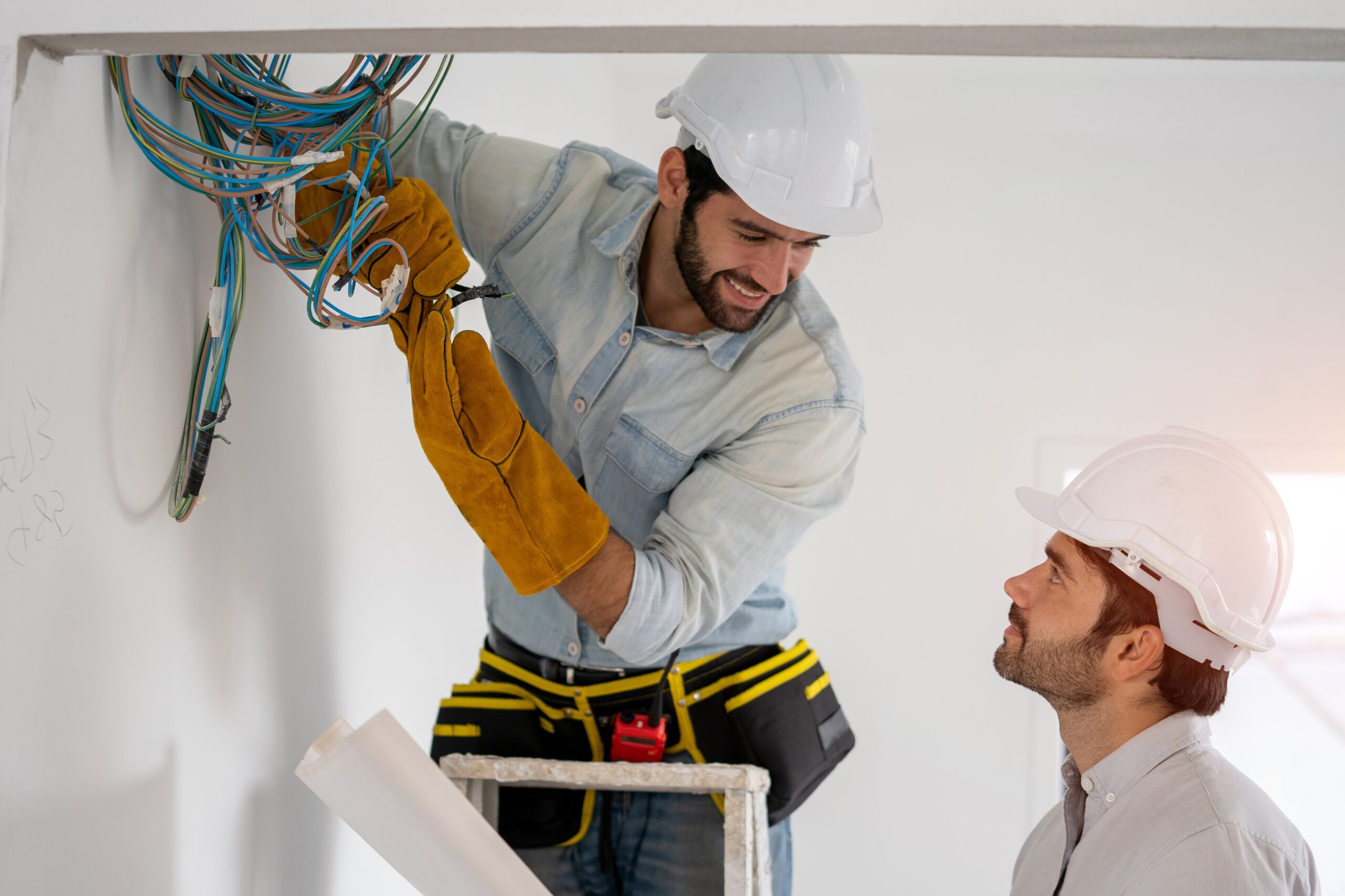 Top Warning Signs You Need an Electrician Before Electrical Problems Get